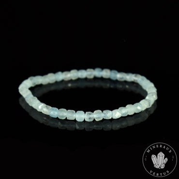 Bracelet Aigue-Marine perles 4mm cubes à facettes grade AA