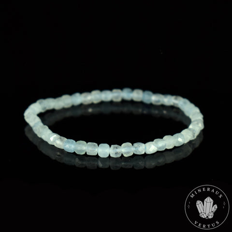 Bracelet Aigue-Marine perles 4mm cubes à facettes grade AA