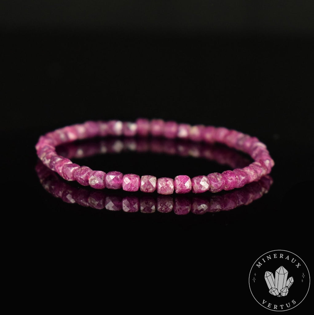Bracelet Rubis Myanmar perles 4mm carrées facettées couleur vive - Pensée positive - Entretien - Stabilité