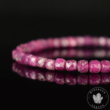 Bracelet Rubis Myanmar perles 4mm carrées facettées couleur vive - Pensée positive - Entretien - Stabilité