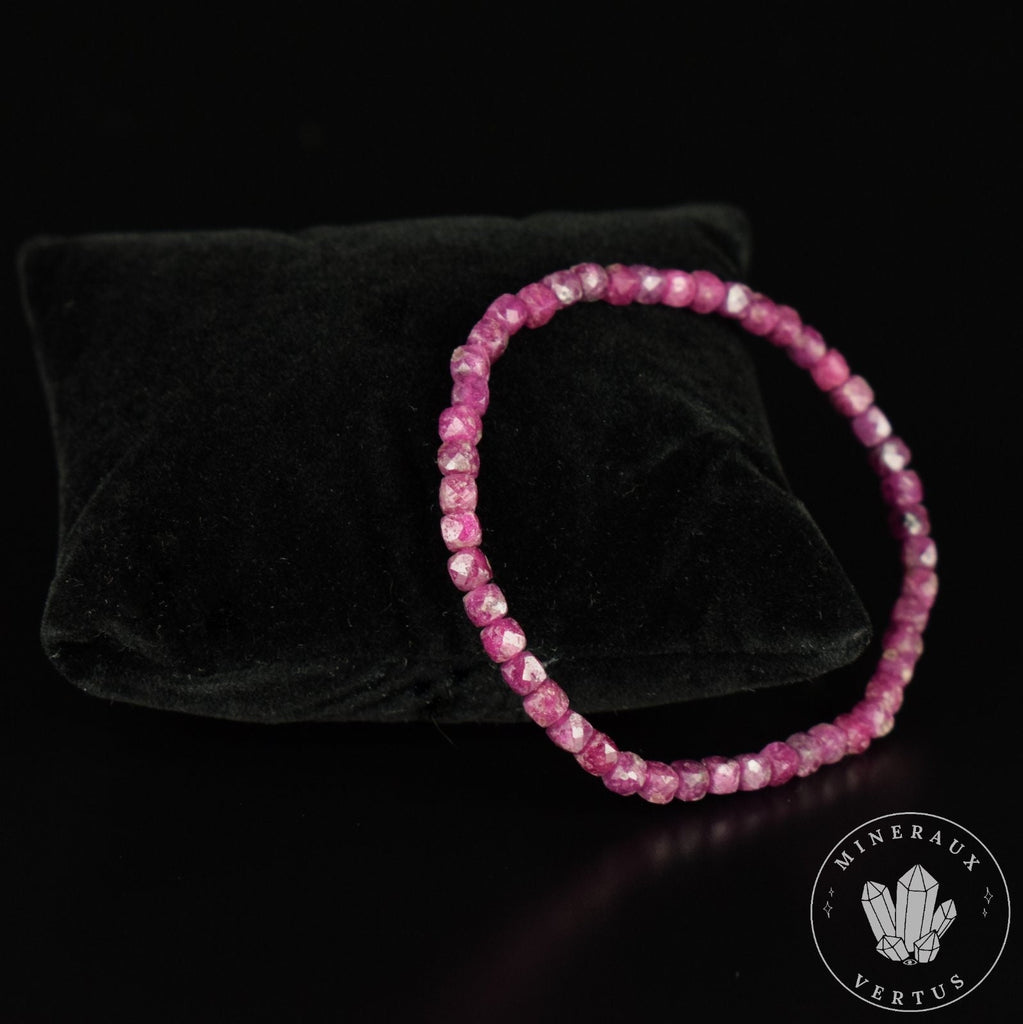 Bracelet Rubis Myanmar perles 4mm carrées facettées couleur vive - Pensée positive - Entretien - Stabilité