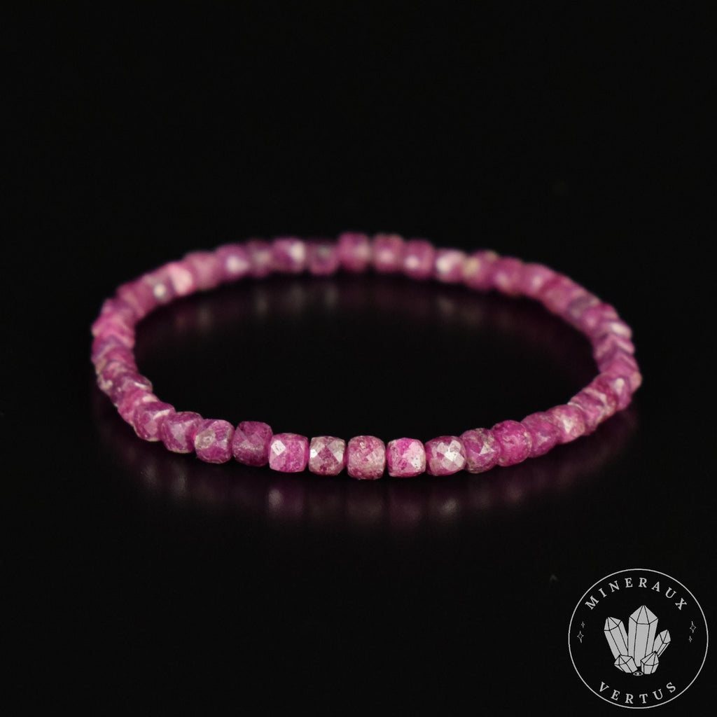Bracelet Rubis Myanmar perles 4mm carrées facettées couleur vive - Pensée positive - Entretien - Stabilité