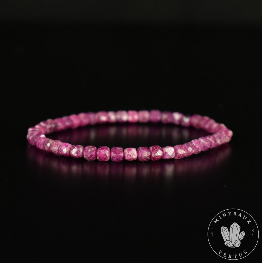 Bracelet Rubis Myanmar perles 4mm carrées facettées couleur vive - Pensée positive - Entretien - Stabilité