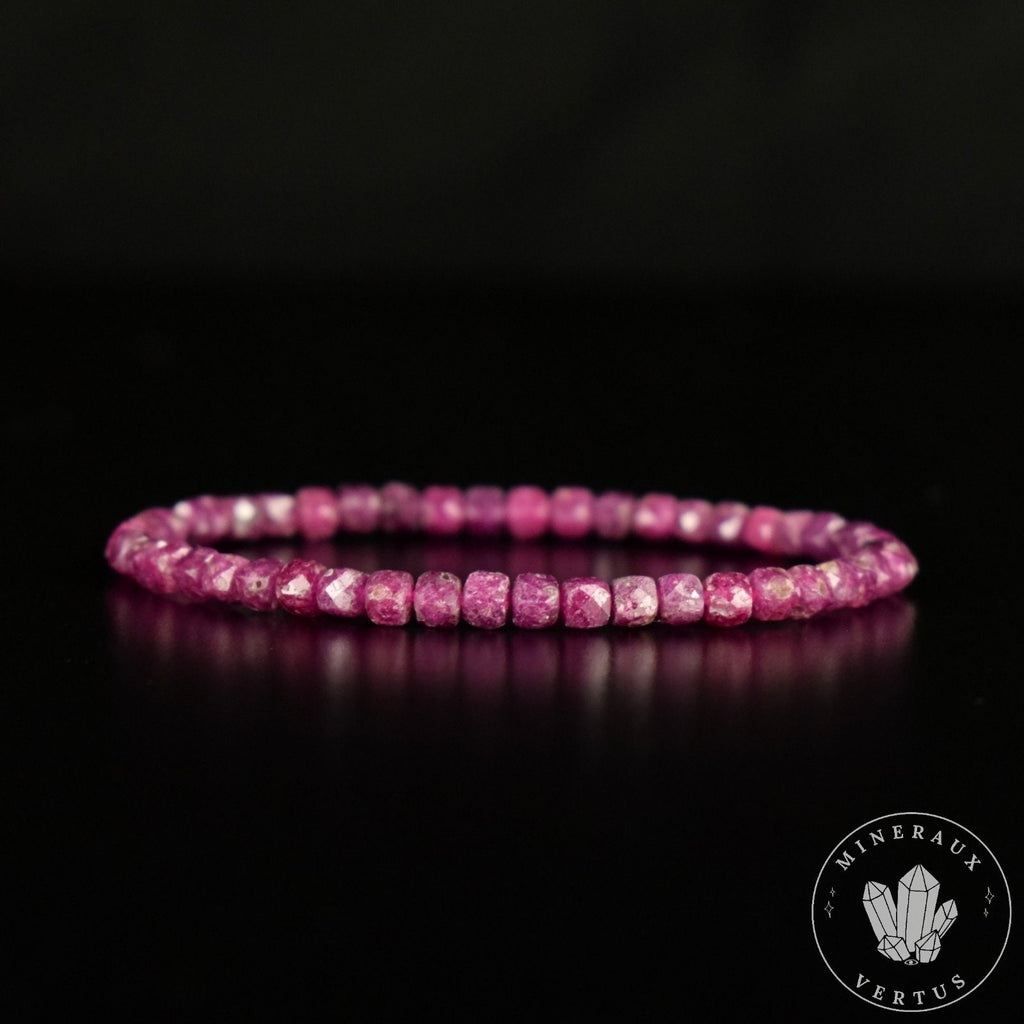 Bracelet Rubis Myanmar perles 4mm carrées facettées couleur vive - Pensée positive - Entretien - Stabilité