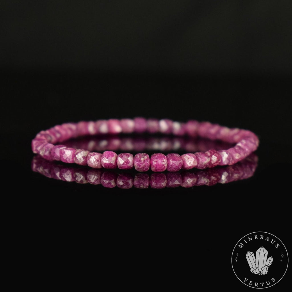 bracelet rubis perles 4mm carrées fecettées