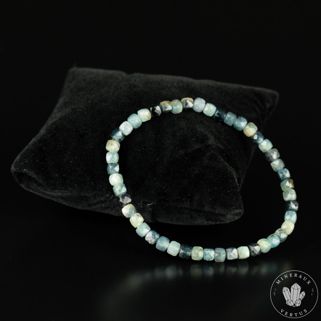 Bracelet Tourmaline Bleue Indigolite perles carrées facettées 4mm mix de couleurs