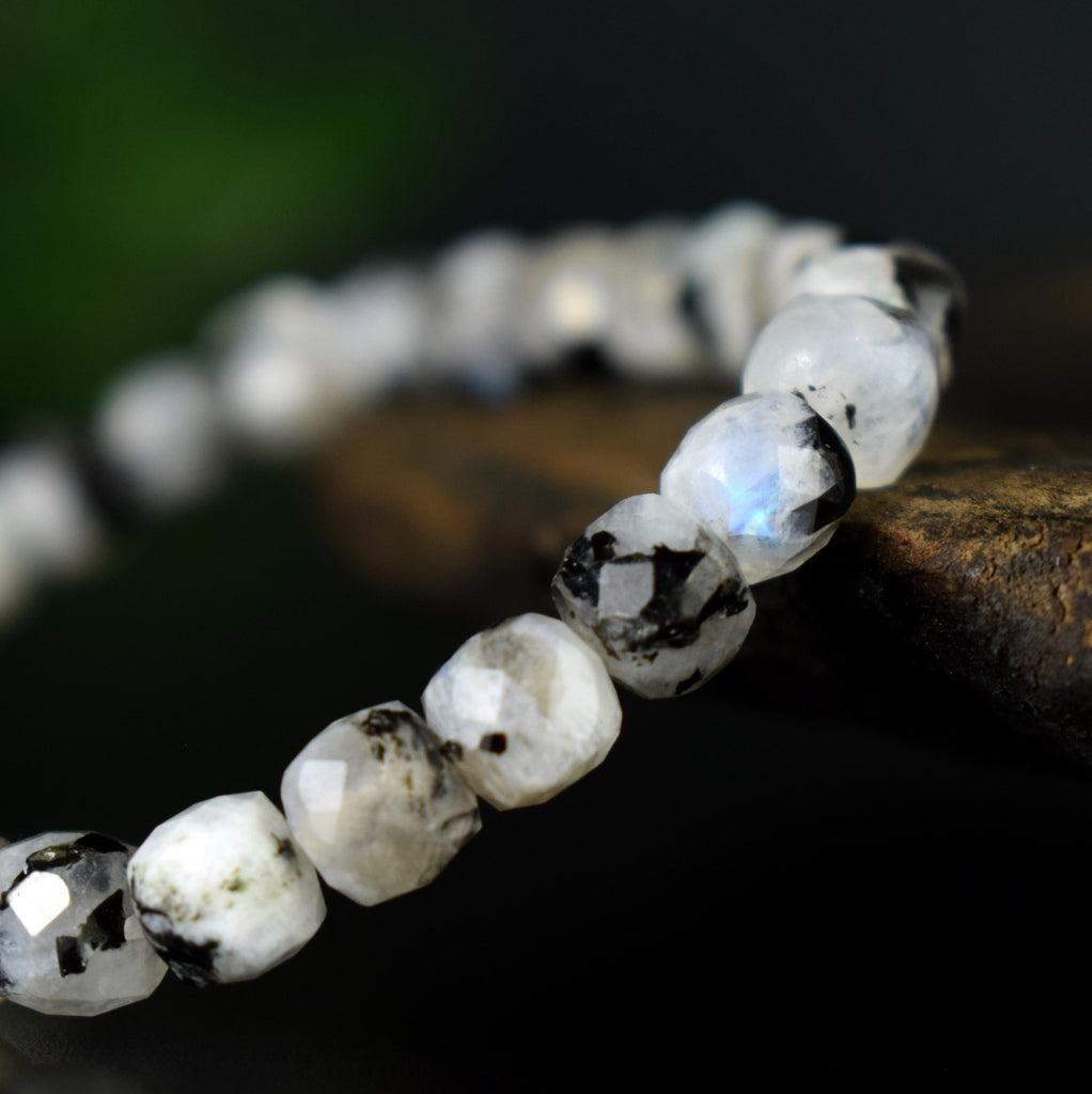Bracelet Pierre de Lune Péristérite avec Tourmaline noire 6mm, perles carrées facettées qualité simple