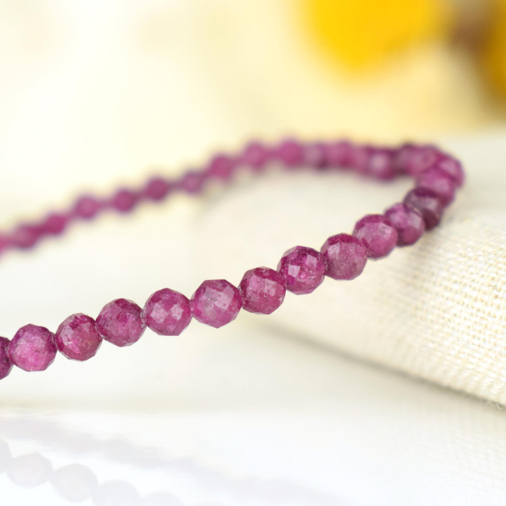 Bracelet Rubis Myanmar perles 4mm rondes facettées couleur vive - Pensée positive - Entretien - Stabilité - cadeau idéal pour elle