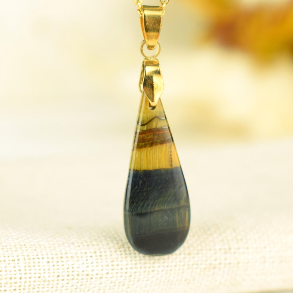 Pendentif Oeil de Faucon 10carats - 31mm x 11mm cabochon unique en pierre naturelle #690