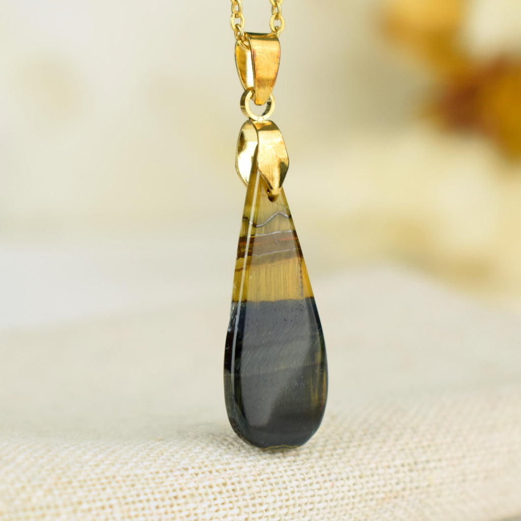 Pendentif Oeil de Faucon 10carats - 31mm x 11mm cabochon unique en pierre naturelle #690