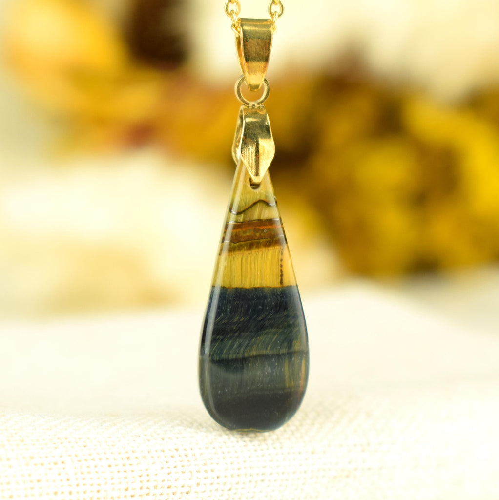 Pendentif Oeil de Faucon 10carats - 31mm x 11mm cabochon unique en pierre naturelle #690