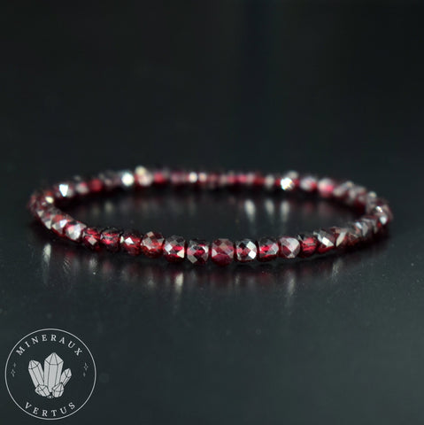 Bracelet Grenat Rouge Almandin du Mozambique AAA perles carrées facettées 4mm
