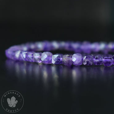 Bracelet Améthyste AAA perles cubiques facettées 4.5mm