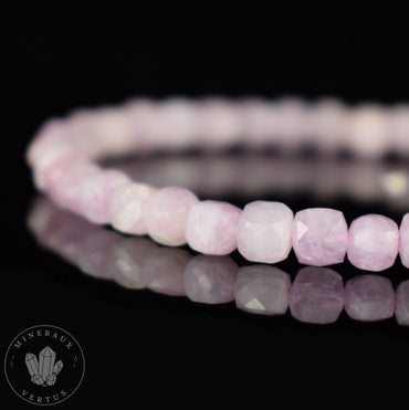 Bracelet Kunzite perles 4.5mm carrées facettées