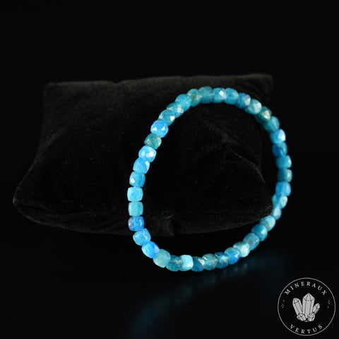 Bracelet Apatite Bleue naturelle AA bracelet perles carrées facettées 4mm